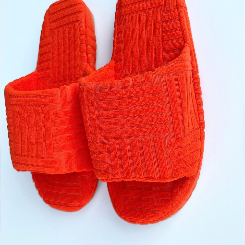 Bottega inspired slide